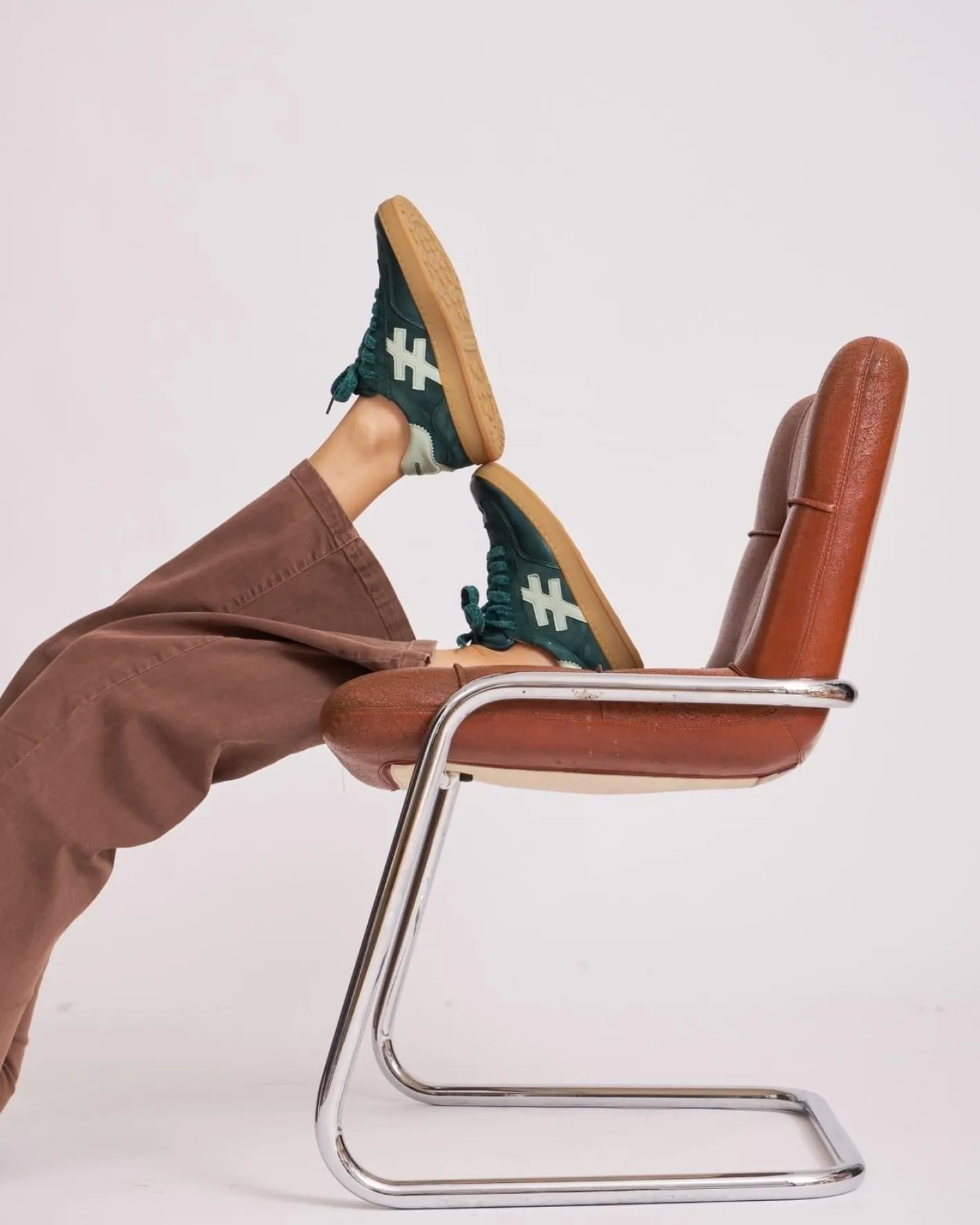 another_trend__av_green_l_4.webp ANOTHER TREND - A032v620 Green Laced Trainer