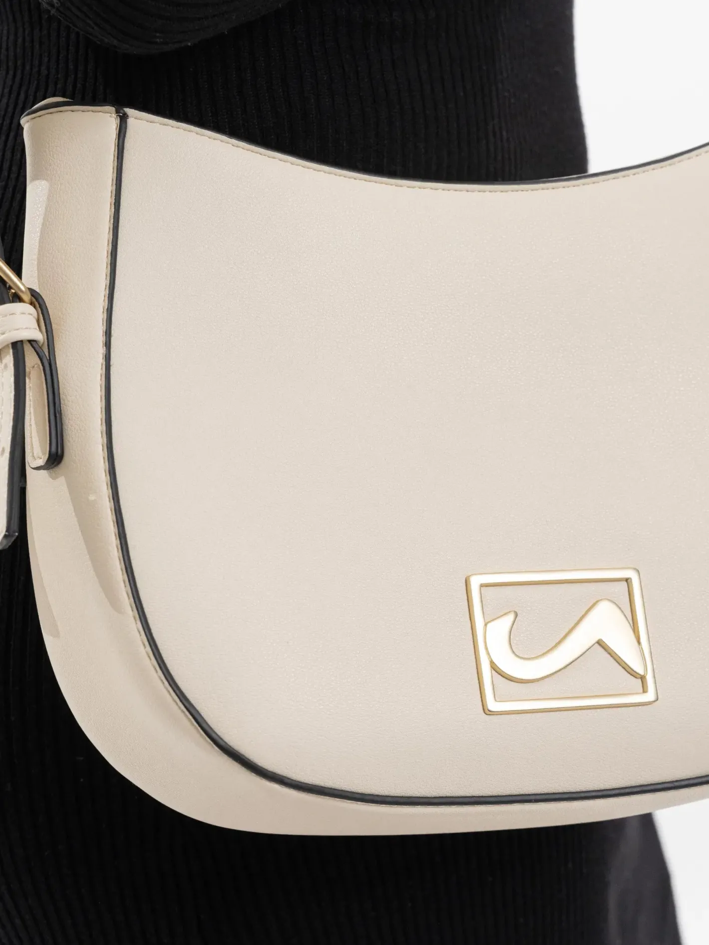 ara___cream_crossbody_bag_2.webp Ara - 22001 Cream Crossbody Bag