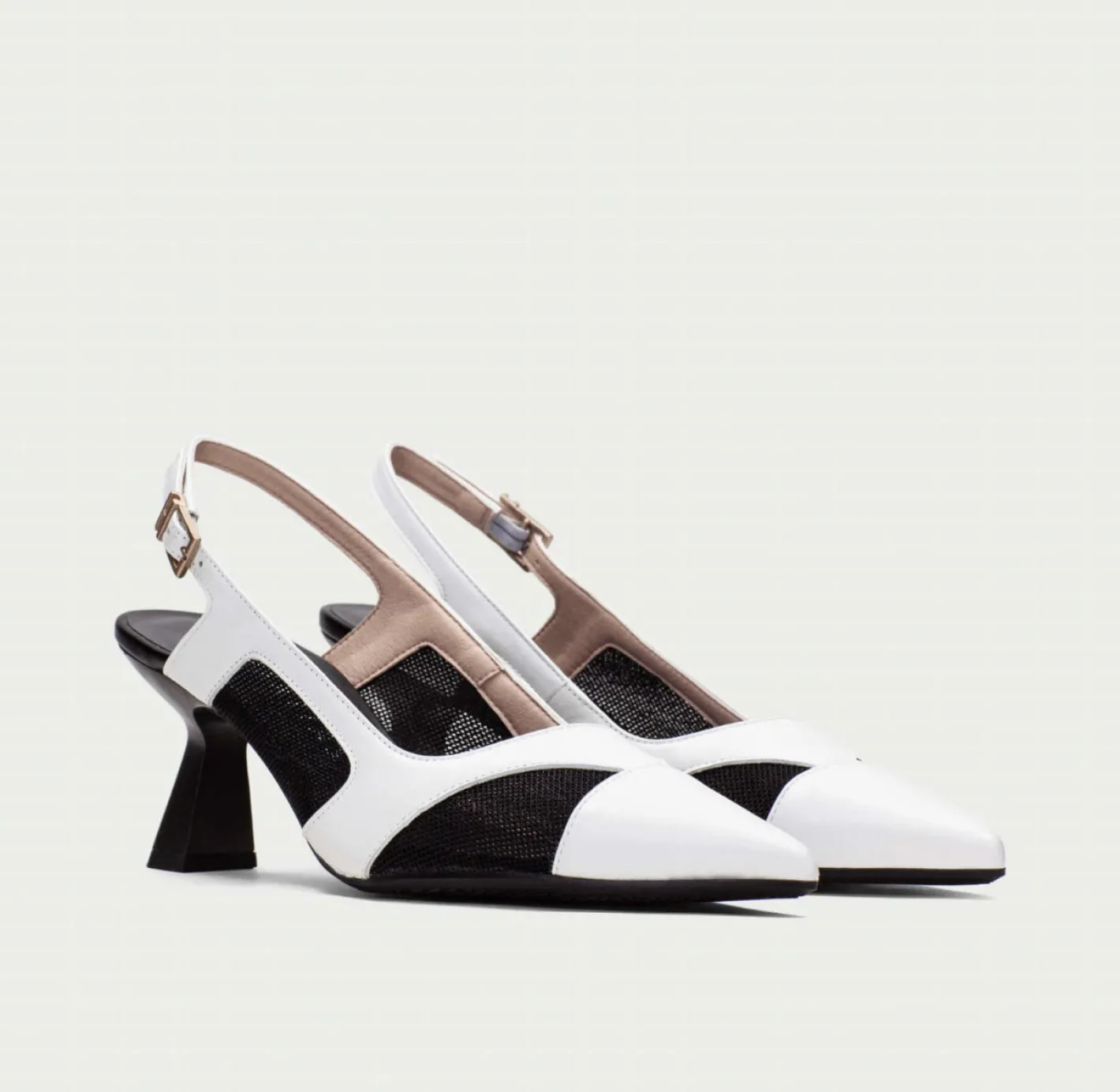 hispanitas__hv_black_and__1-1.webp Hispanitas - HV254003 Black and White Slingback