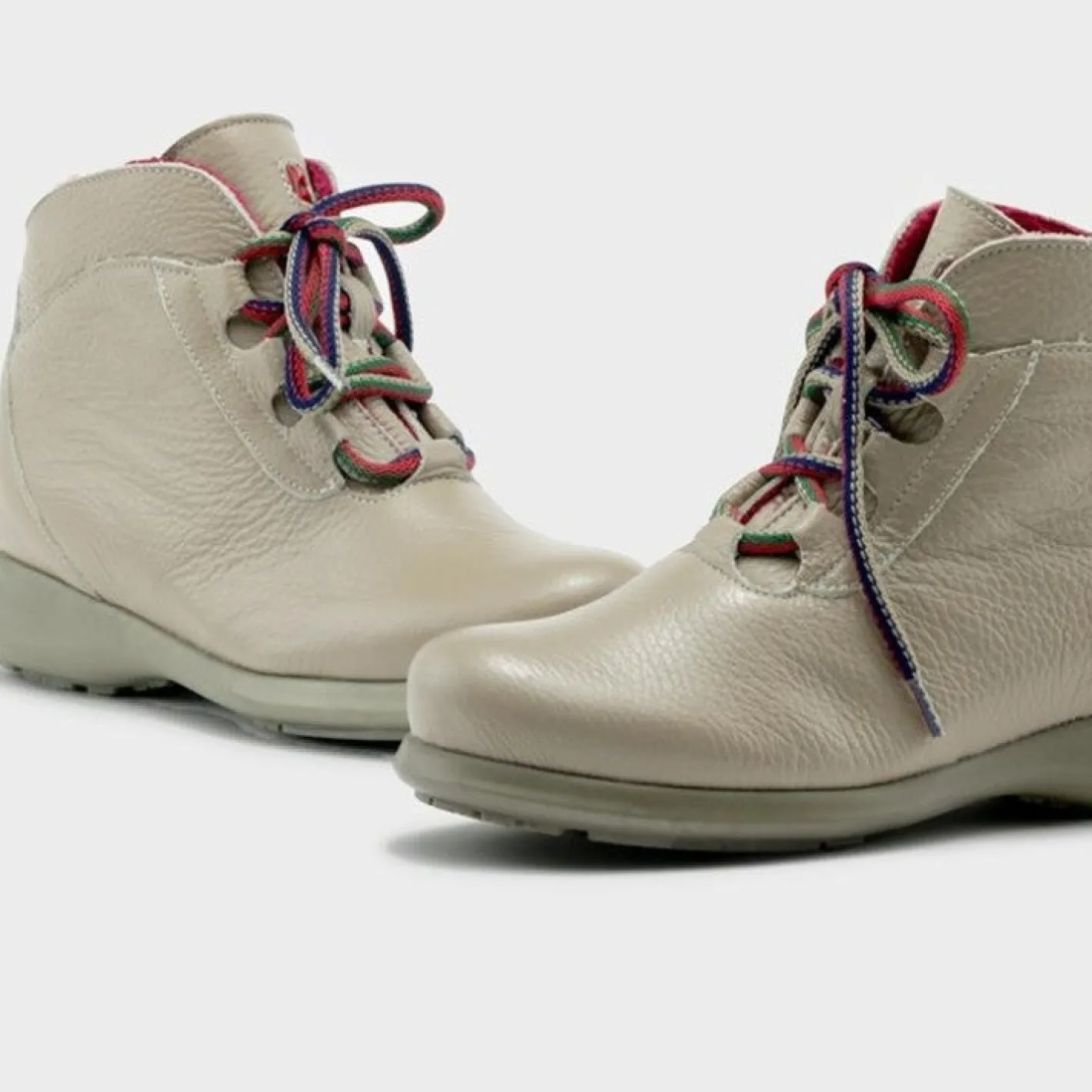 jose_saenz___taupe_ankle__3.webp Jose Saenz - 2082 Taupe Ankle Boot