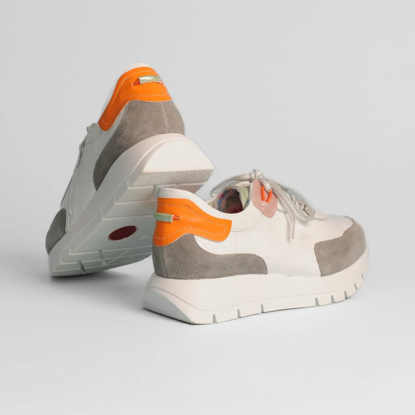 jose_saenz___white_and_gr_2.webp Jose Saenz - 2287 White and Grey Trainer