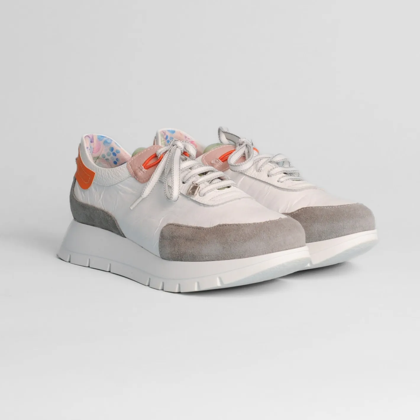 jose_saenz___white_and_gr_3.webp Jose Saenz - 2287 White and Grey Trainer