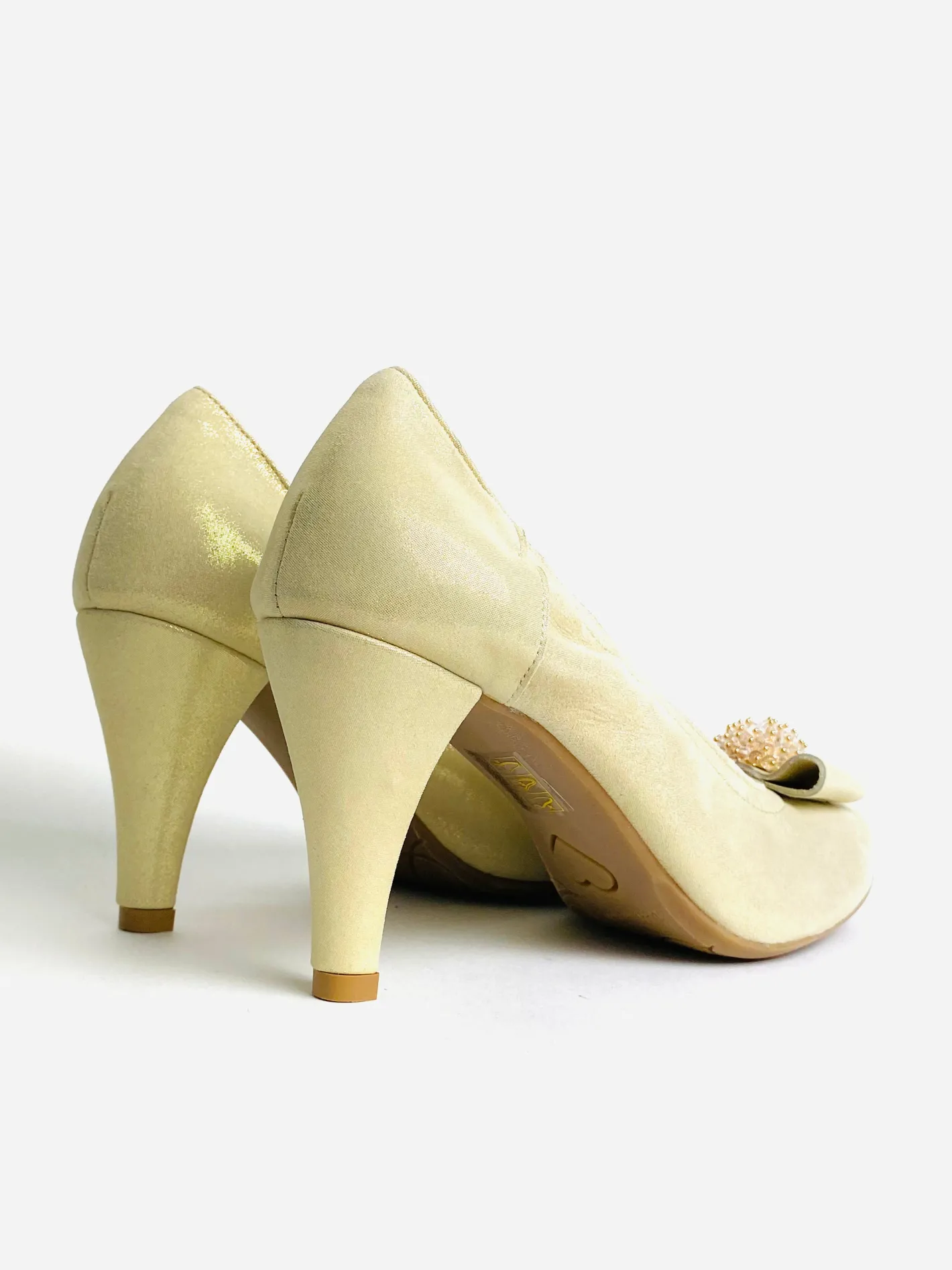 le_babe___gold_med_heel_c_3.webp Le Babe - 1355 Gold Med Heel Court Shoe*