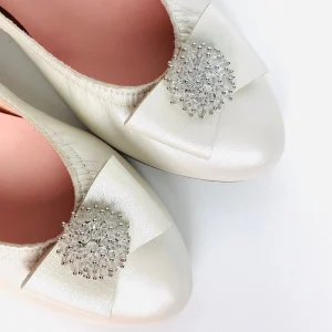 Le Babe - 3047 Ivory leather Cluster Court shoe with a Kitten heel*