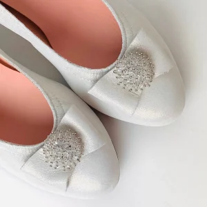Le Babe - 3047 Silver Court Shoe with a Kitten Heel*