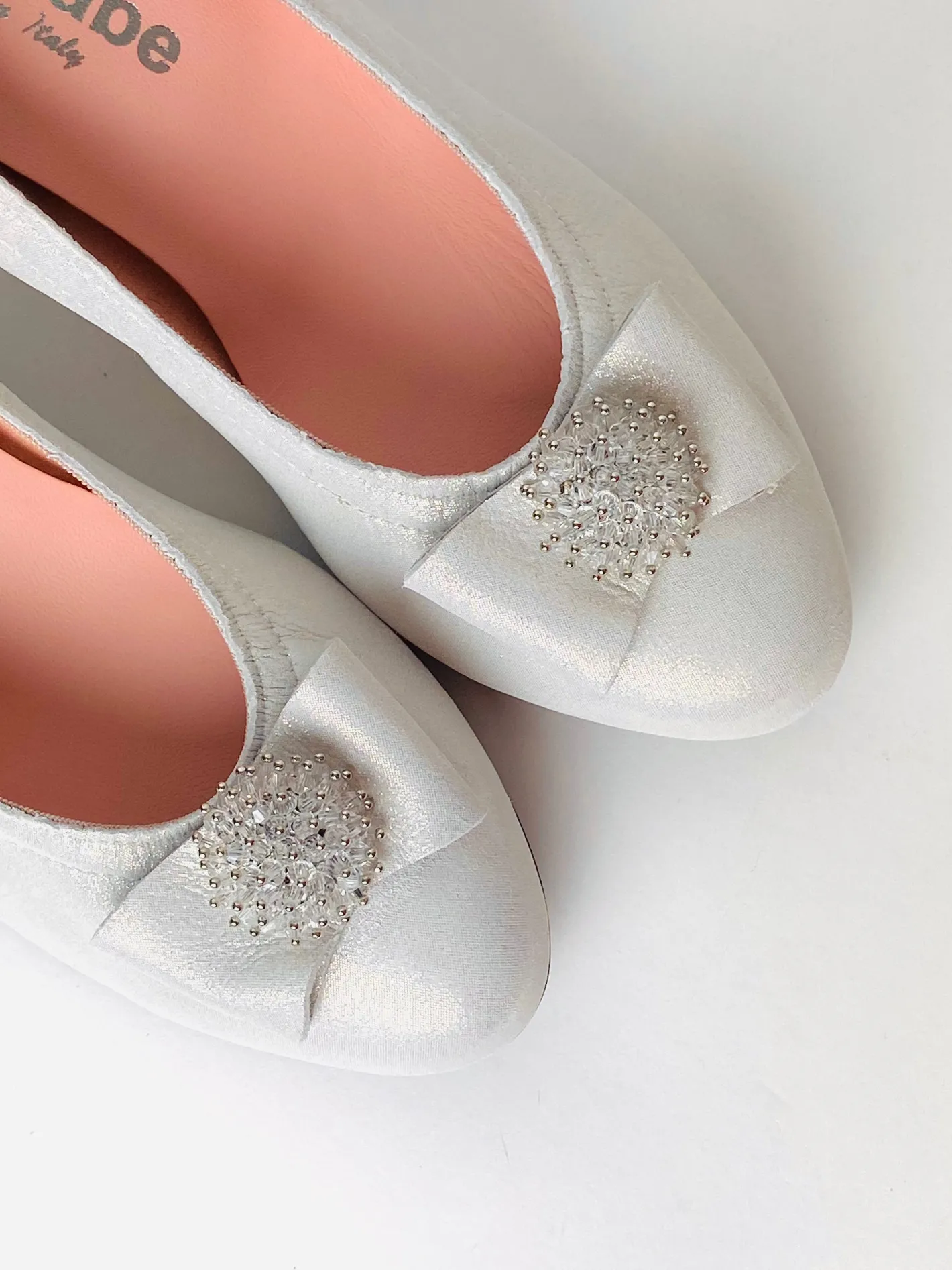 le_babe___silver_court_sh_2.webp Le Babe - 3047 Silver Court Shoe with a Kitten Heel*