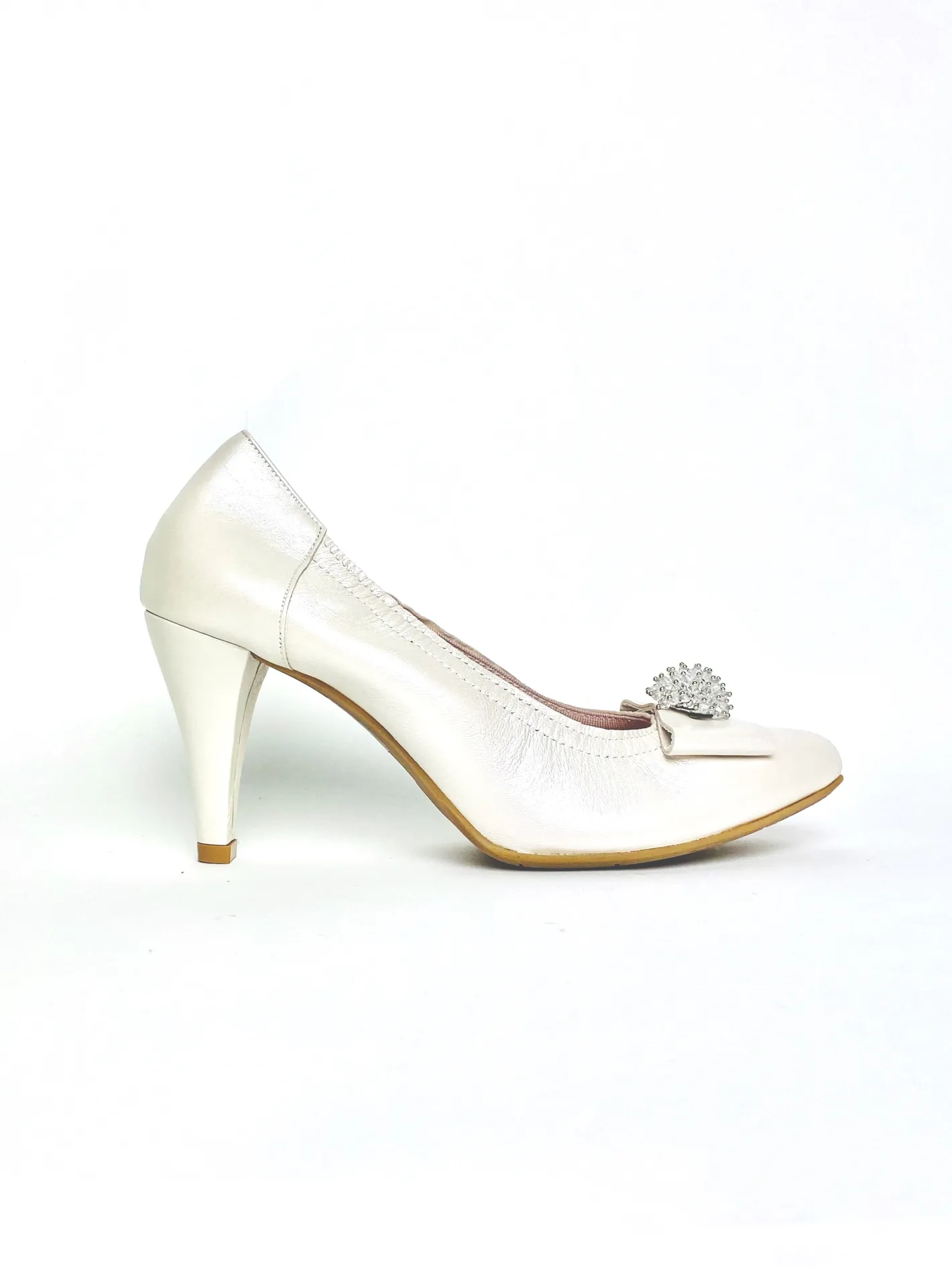 le_babe__ivory_cluster_me_0.webp Le Babe - Ivory Cluster Med Heel Court Shoe*
