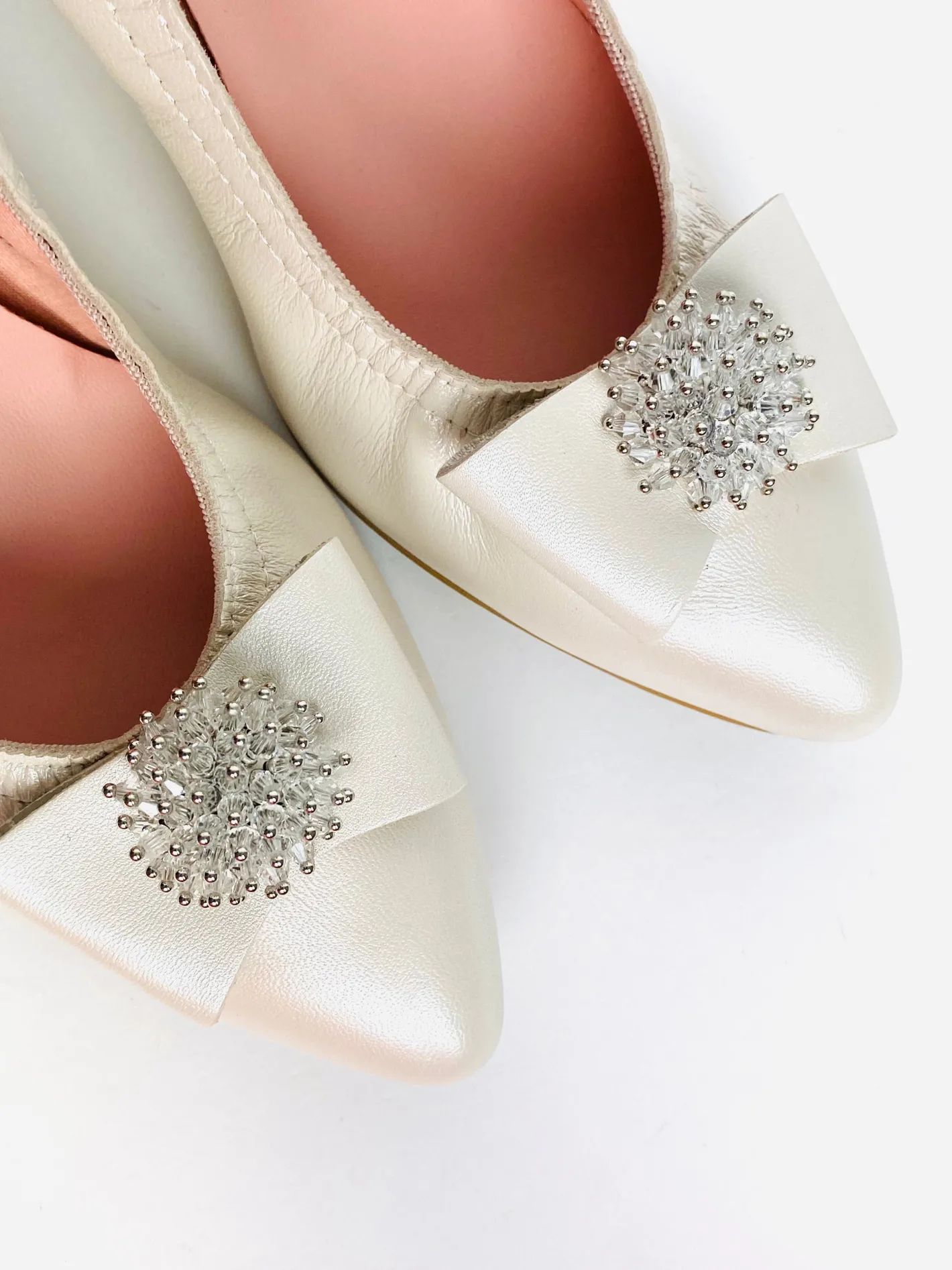 le_babe__ivory_cluster_me_1.webp Le Babe - Ivory Cluster Med Heel Court Shoe*