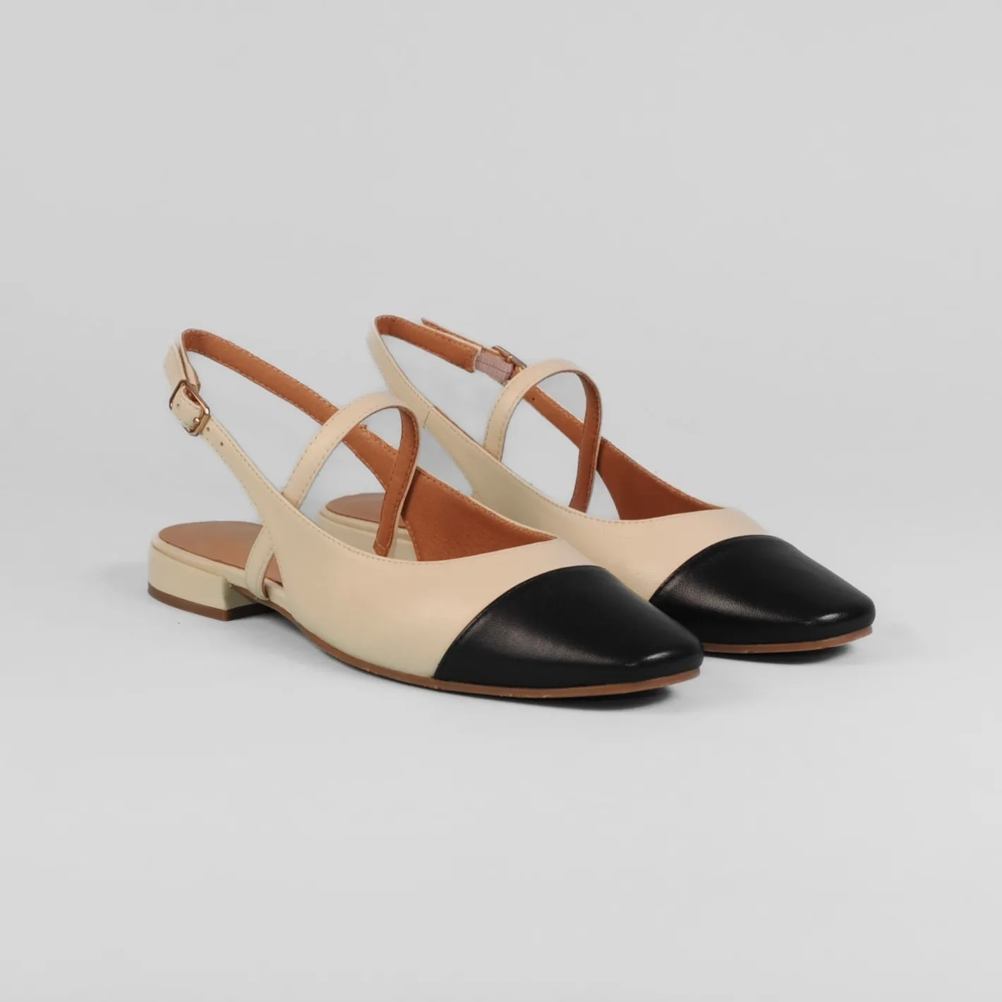 lodi__amb_ivory_amp_black_2.webp Lodi - AMB5327 Ivory & Black Sling Back
