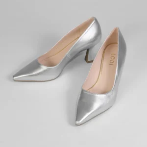 Lodi - Jona Silver Leather Court with a Kitten heel*