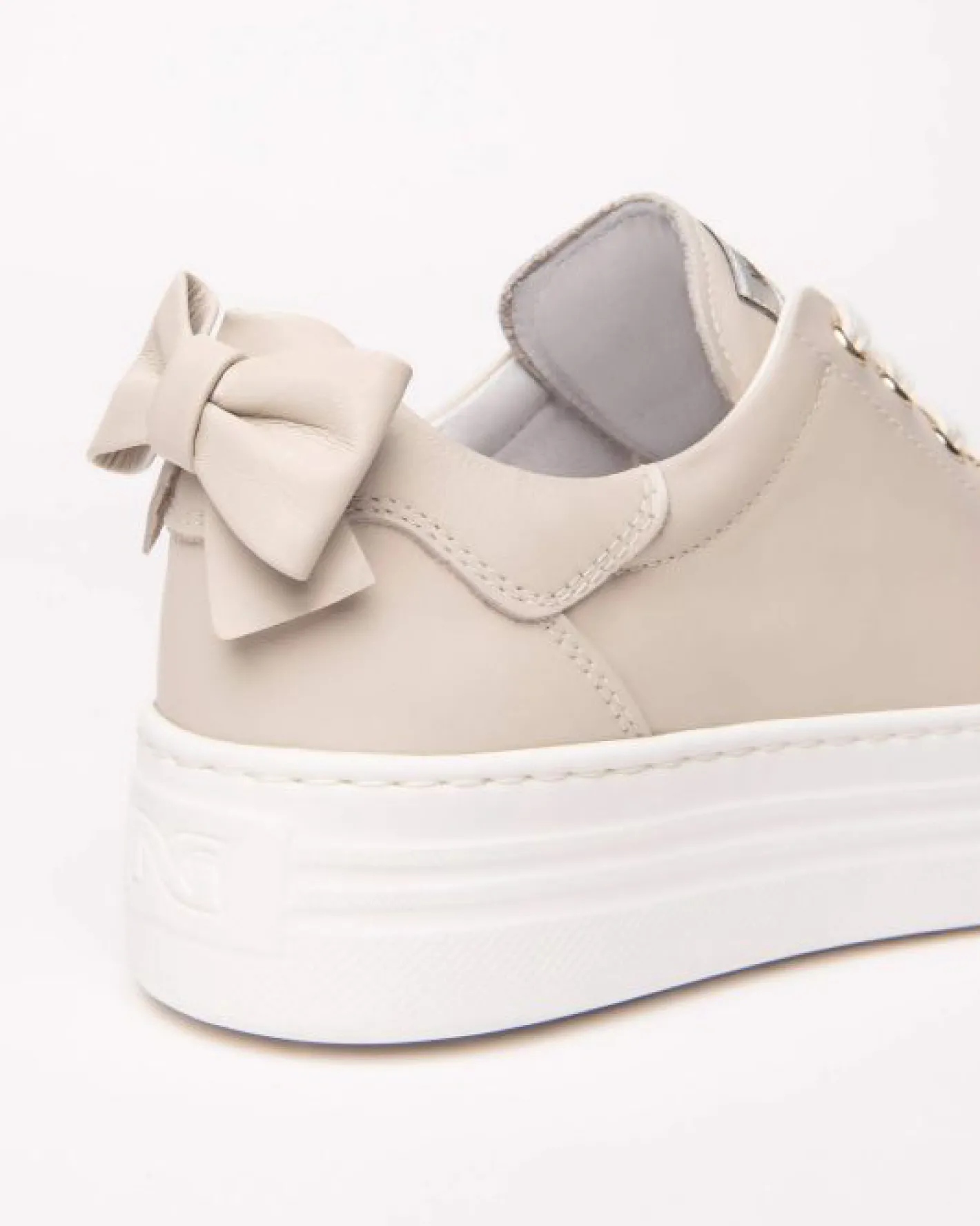 nerogiardini__ed_beige_bo_1.webp NeroGiardini - E506520D Beige Bow Trainer