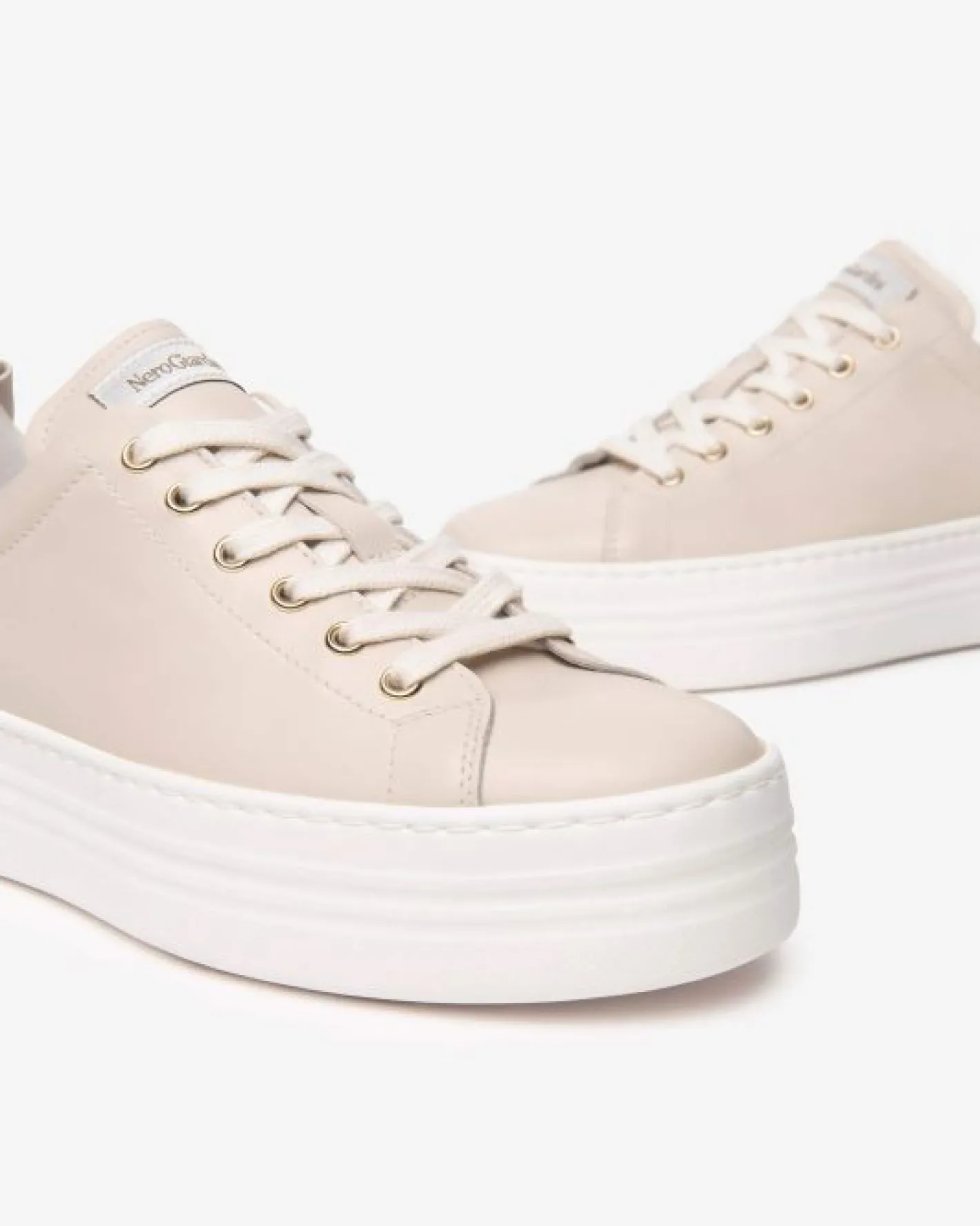 nerogiardini__ed_beige_bo_3.webp NeroGiardini - E506520D Beige Bow Trainer