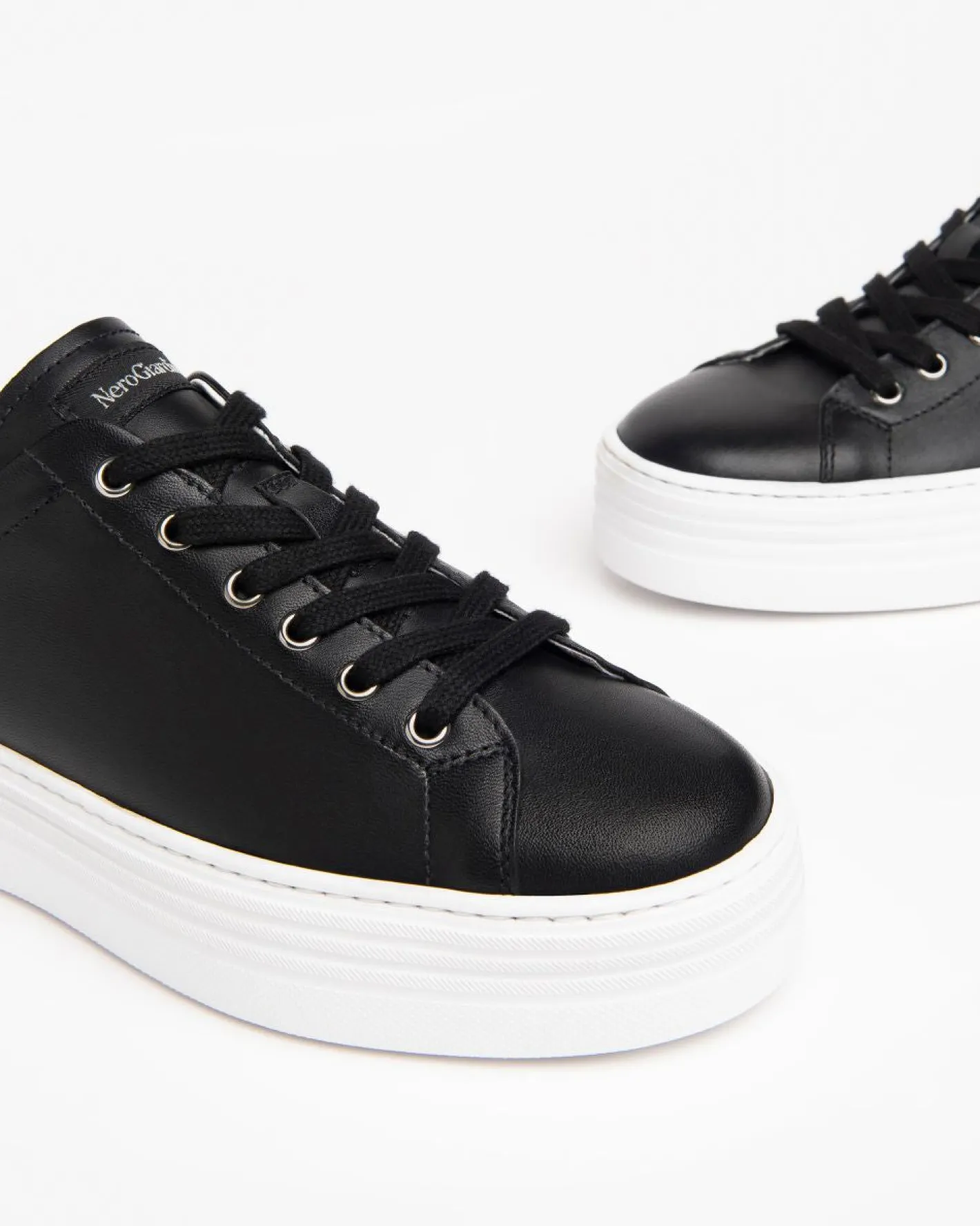 nerogiardini__ed_black_bo_2.webp NeroGiardini - E306520D Black Bow Leather Trainer