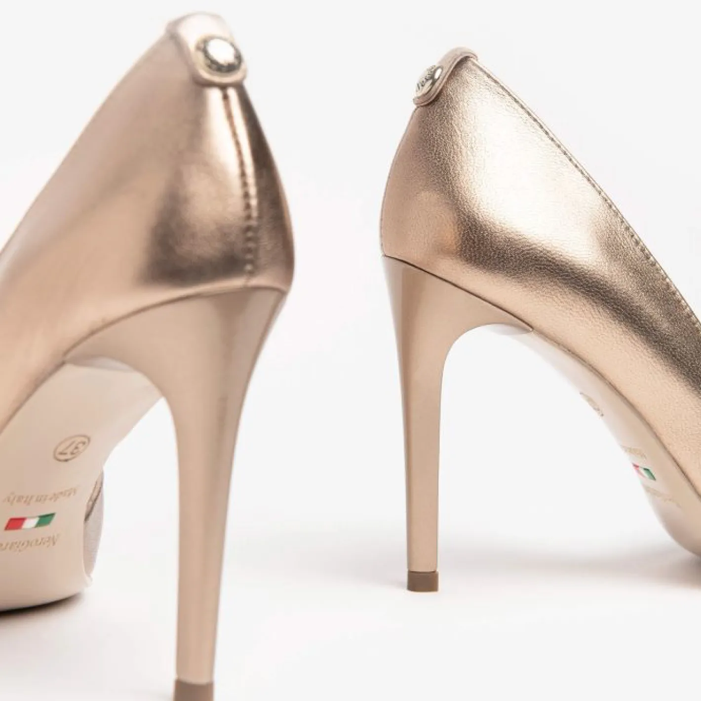 nerogiardini__ede_gold_co_2.webp NeroGiardini - E218332DE Gold Court Shoe