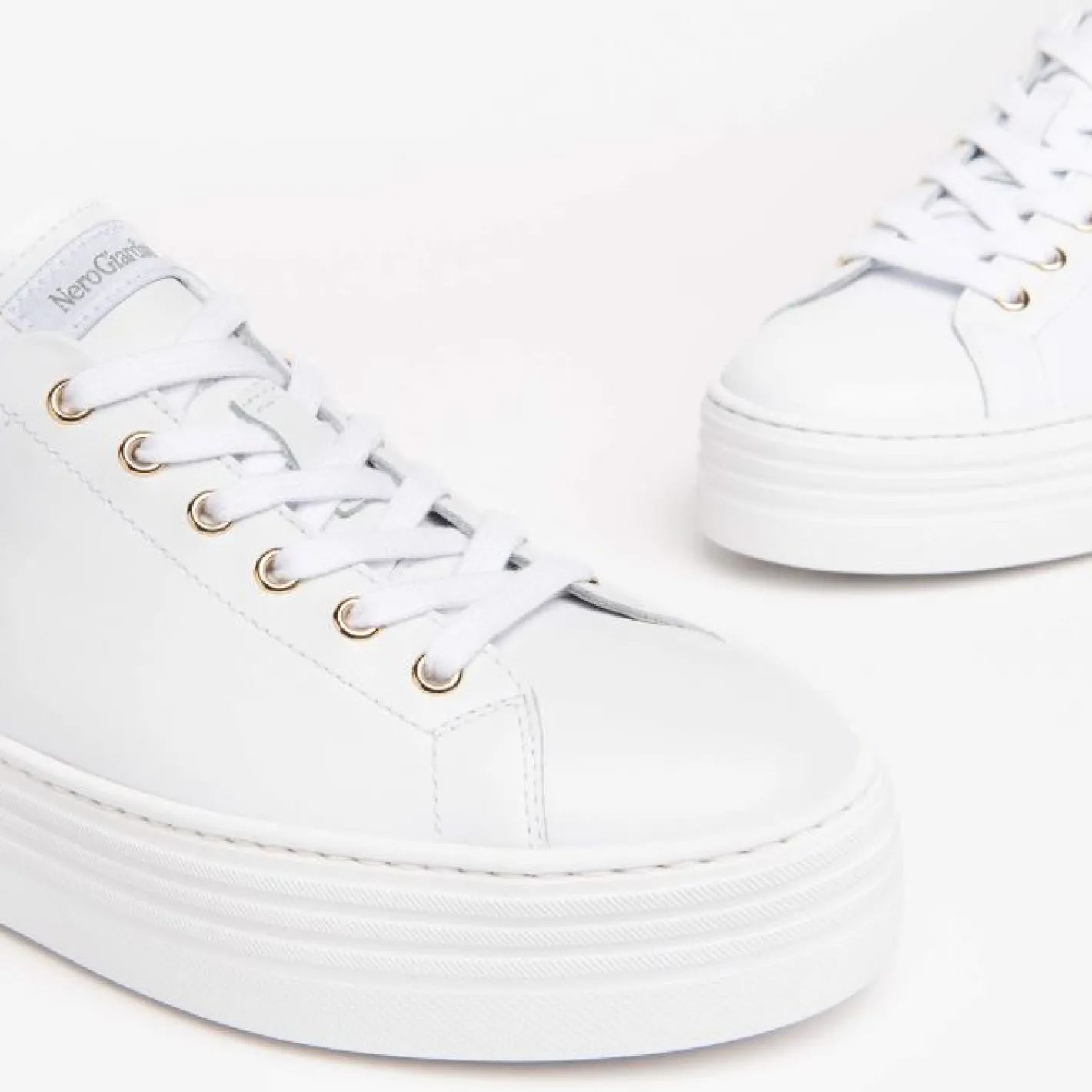 nerogiardini__white_bow_t_3.webp NeroGiardini - White Bow Trainer
