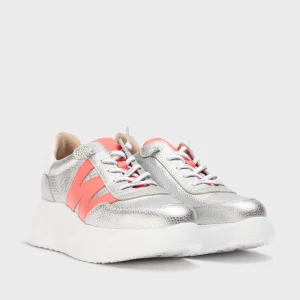 Wonders - A-3625 Silver and Coral Trainer