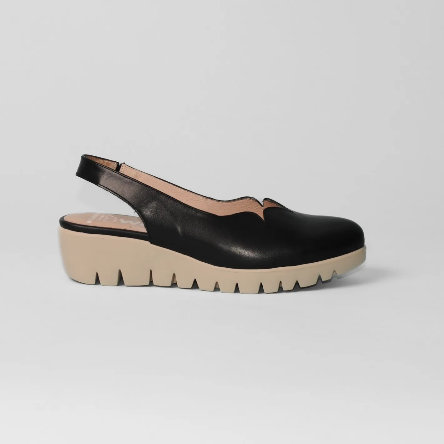 wonders__c_black_fly_wedg_0.webp Wonders - C-33260 Black “Fly” Wedge Slingback