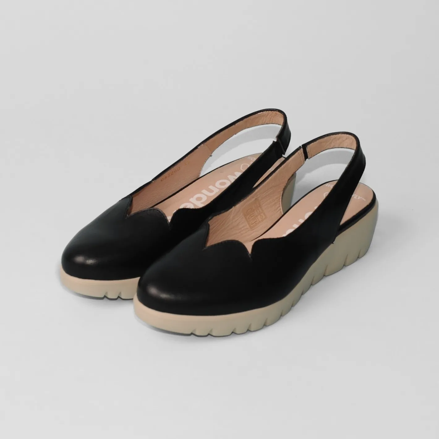 wonders__c_black_fly_wedg_4.webp Wonders - C-33260 Black “Fly” Wedge Slingback