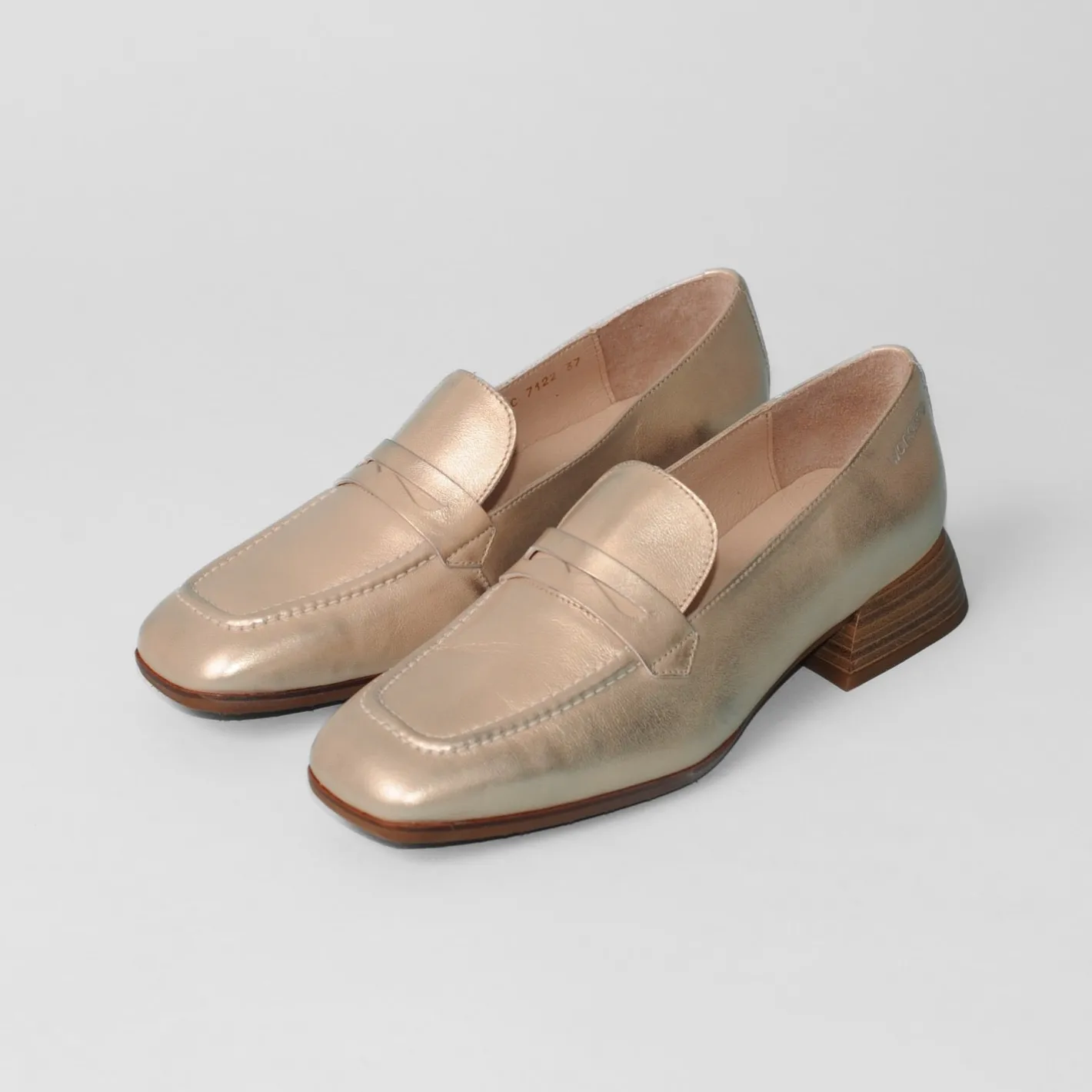 wonders__c_metallic_gold__2.webp Wonders - C-7122 Metallic Gold Loafer