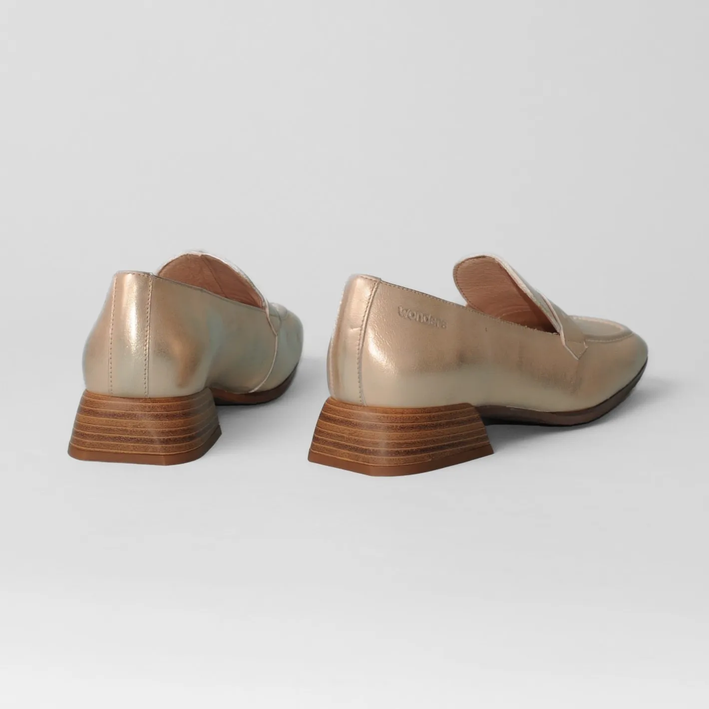 wonders__c_metallic_gold__3.webp Wonders - C-7122 Metallic Gold Loafer